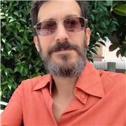 Trabajador de técnico especialista en delineación de obra civil ofrece clases de dibujo tecnico